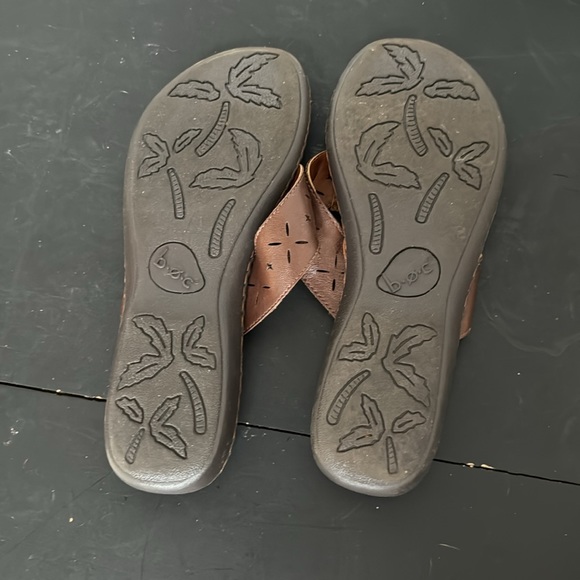 B.o.c. Brown Leather Iconic Flip Flops - Picture 4 of 6